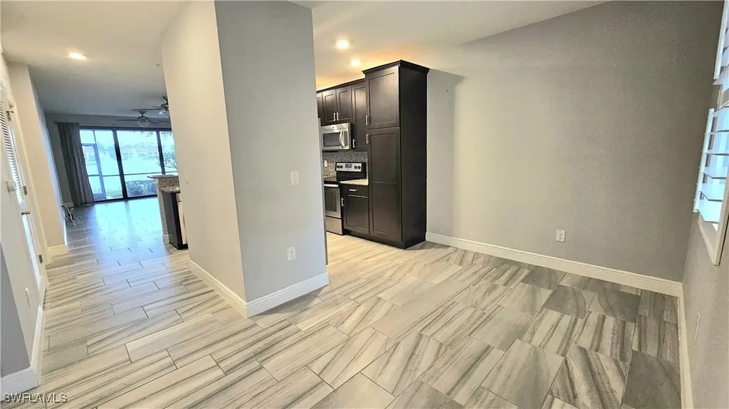 Naples FL, 15098 Palmer Lake Circle, Unit 101