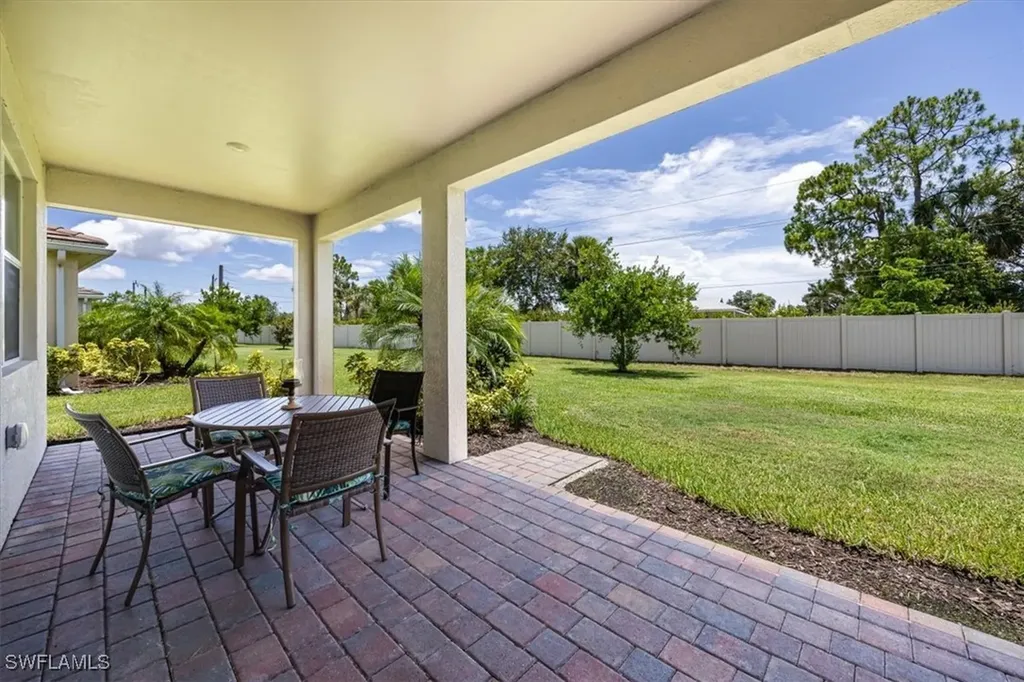 263 Tamarindo Lane Naples FL 34114