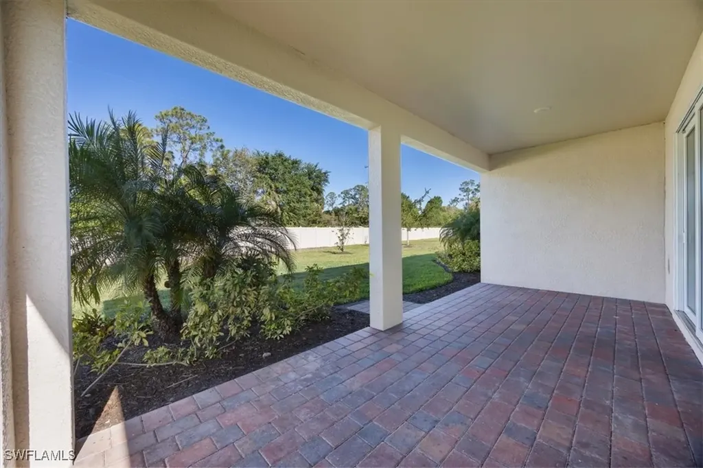 263 Tamarindo Lane Naples FL 34114