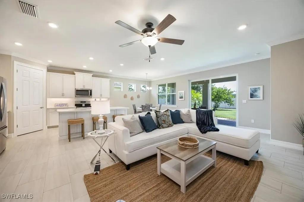 263 Tamarindo Lane Naples FL 34114
