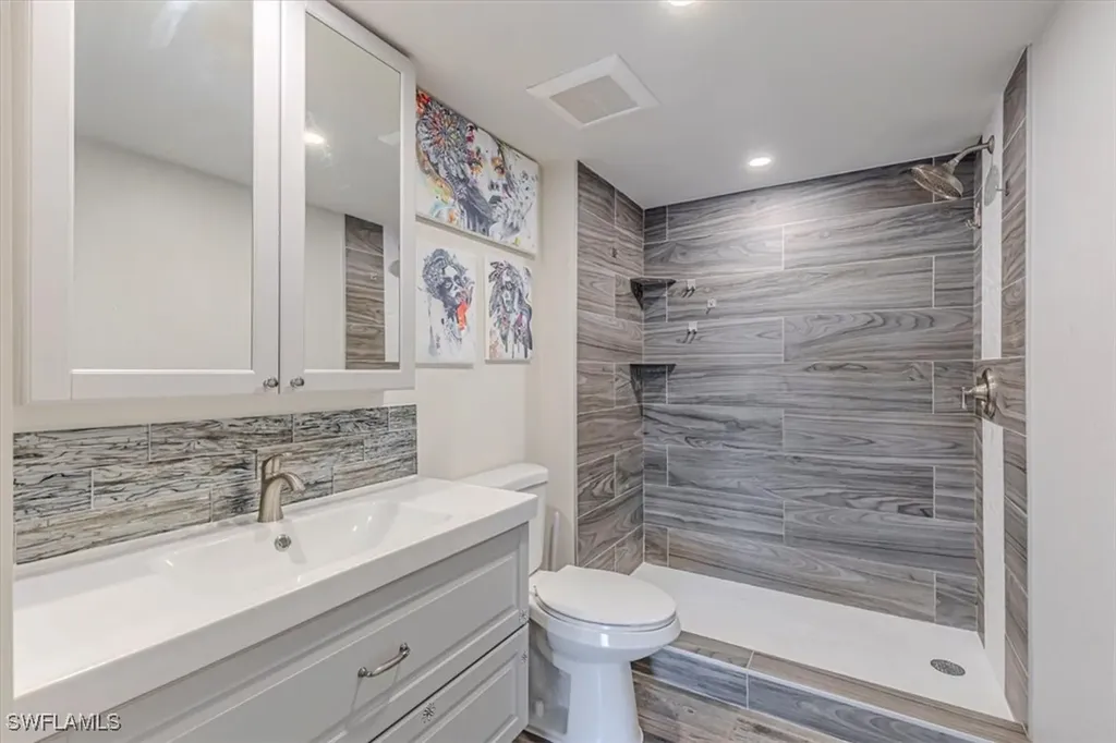 1205 Wildwood Lakes Boulevard Naples FL 34104