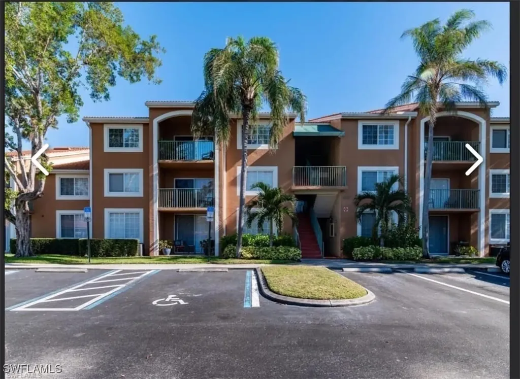 1205 Wildwood Lakes Boulevard Naples FL 34104