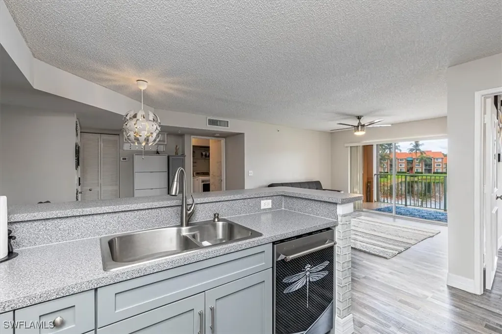 1205 Wildwood Lakes Boulevard Naples FL 34104