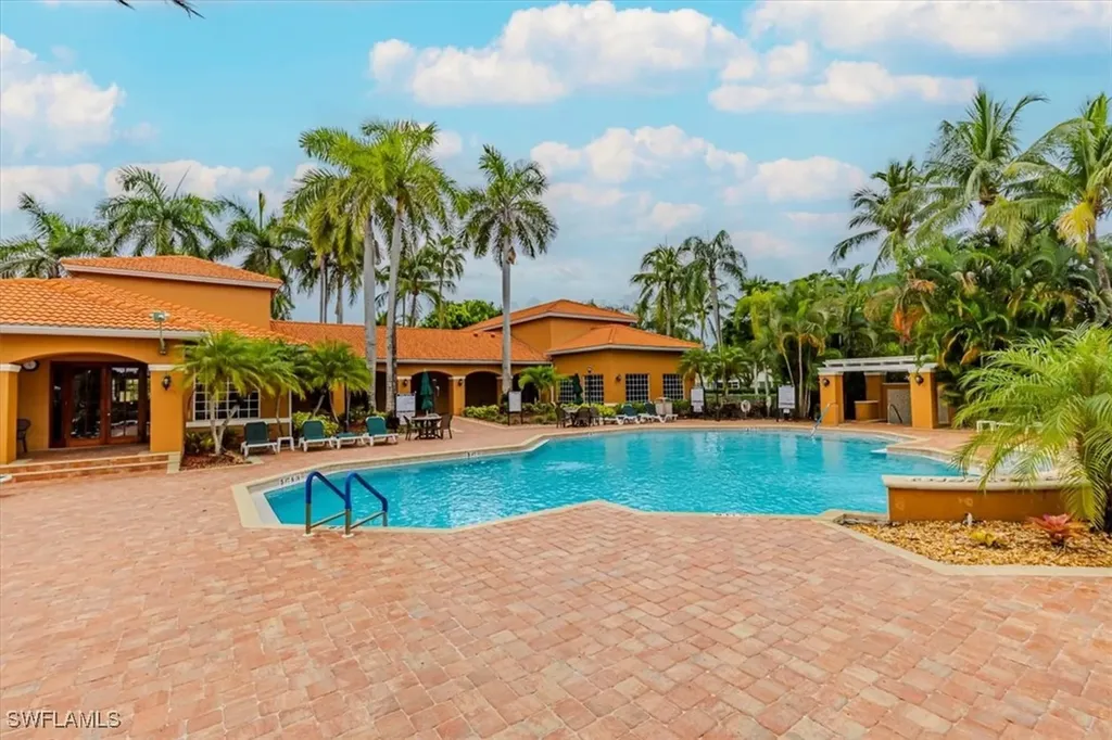 1205 Wildwood Lakes Boulevard Naples FL 34104