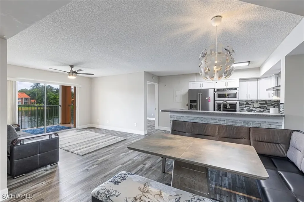 1205 Wildwood Lakes Boulevard Naples FL 34104