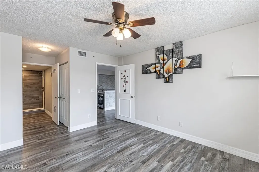 1205 Wildwood Lakes Boulevard Naples FL 34104