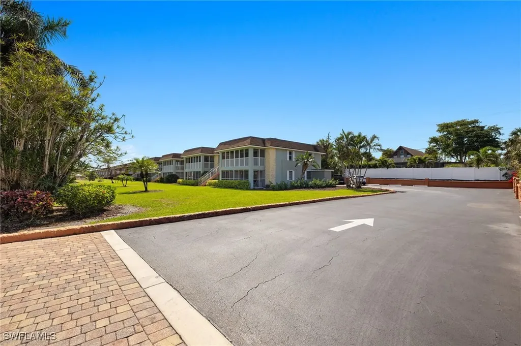 1400 Pompei Lane Naples FL 34103