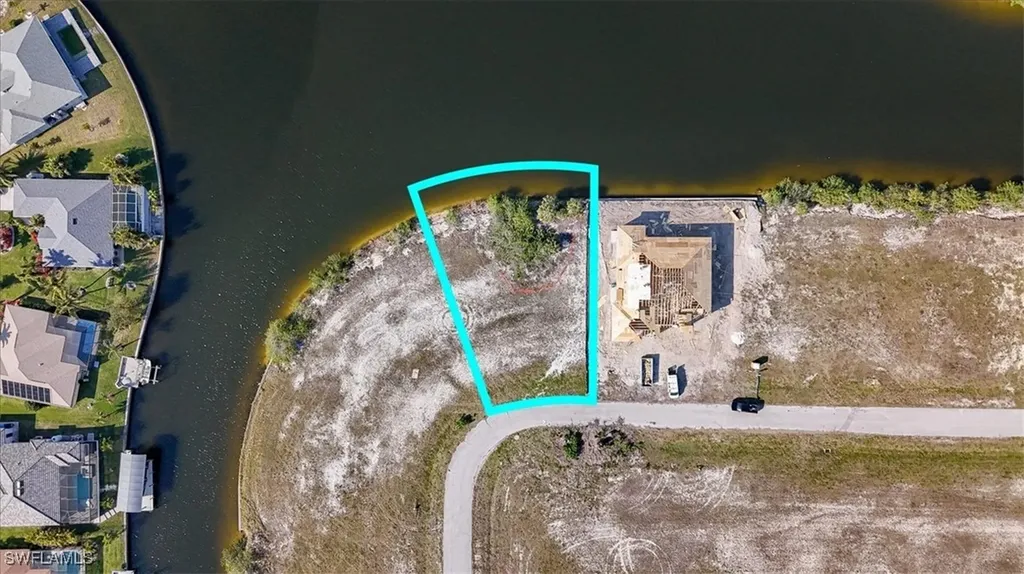 3233 NW 9th Street Cape Coral FL 33993