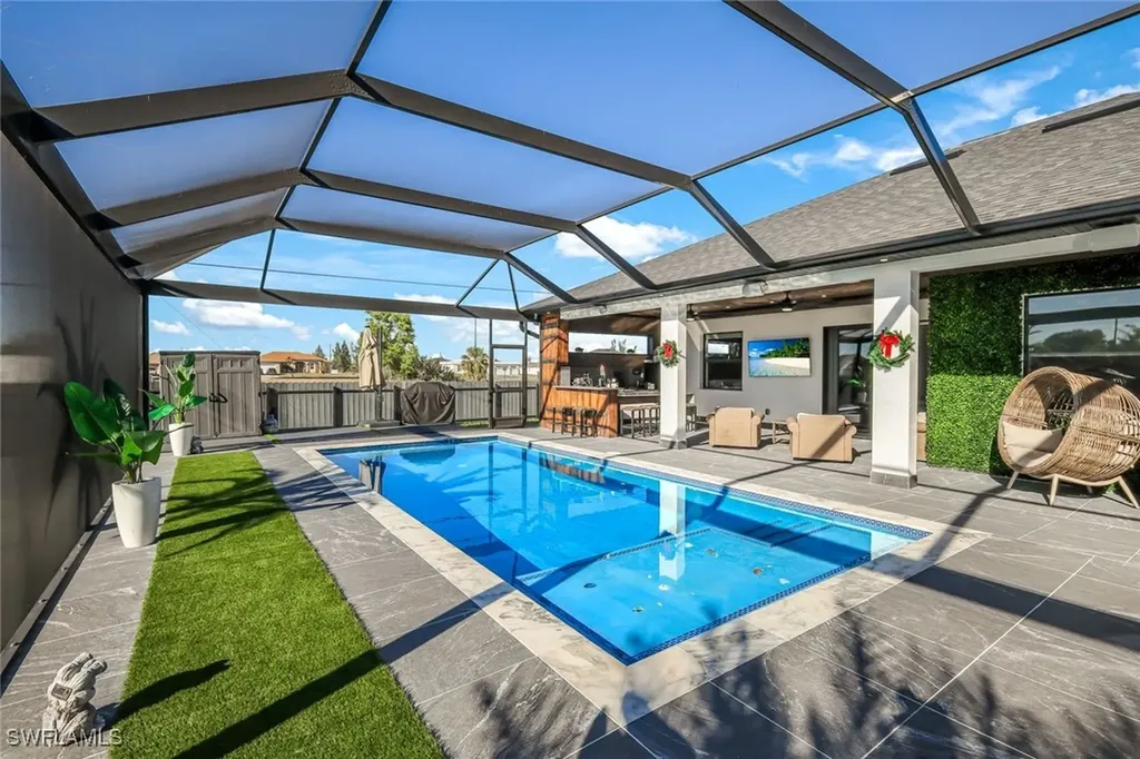 712 NE 2nd Place Cape Coral FL 33909