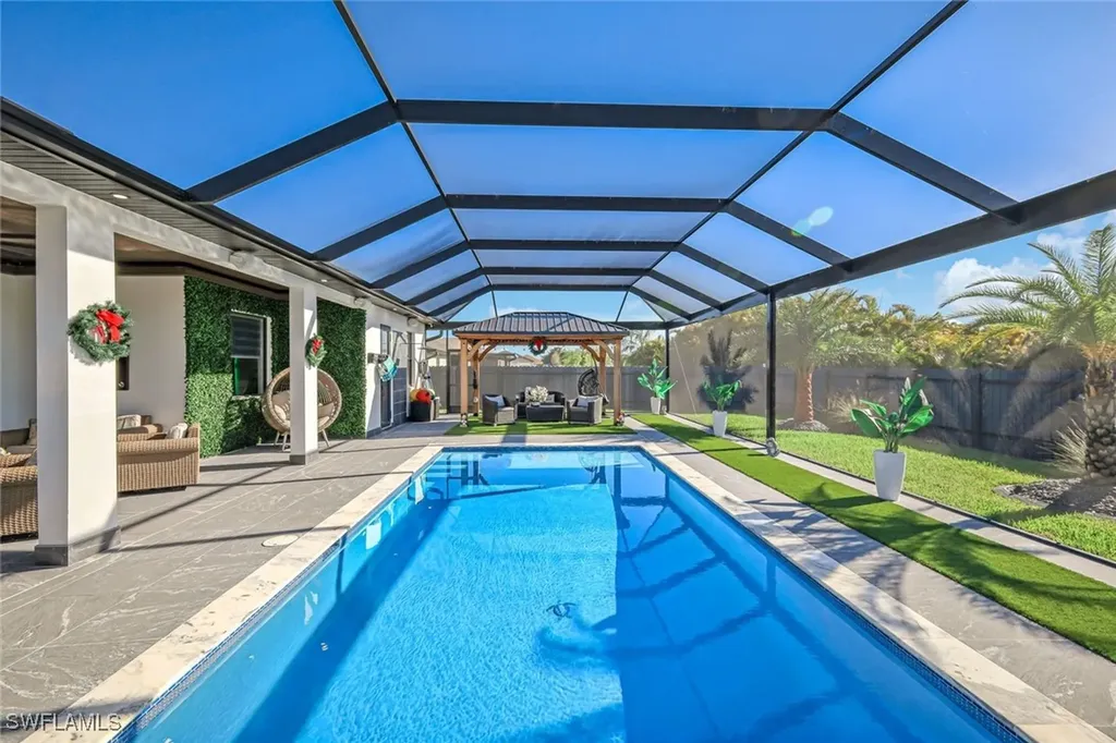712 NE 2nd Place Cape Coral FL 33909