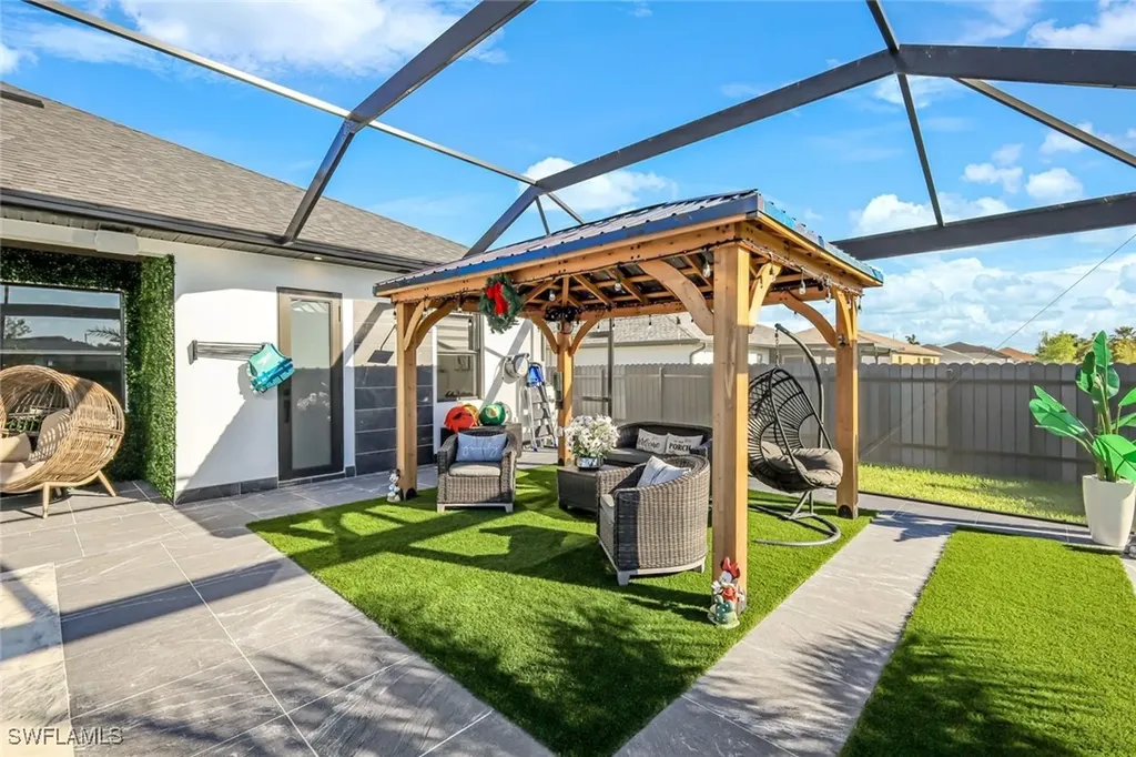 712 NE 2nd Place Cape Coral FL 33909