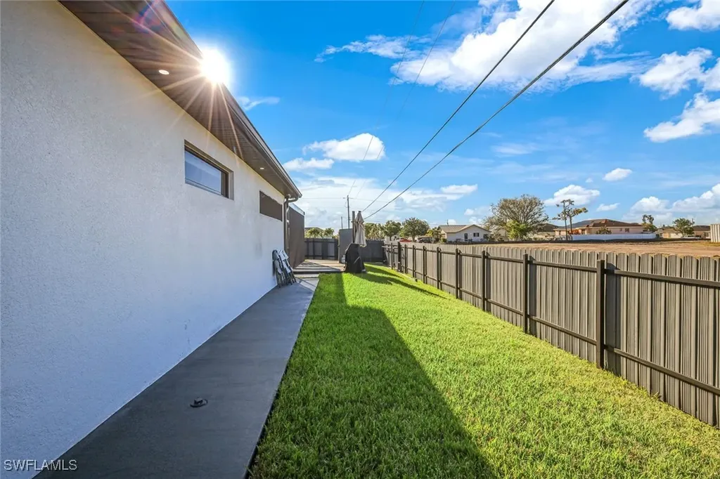712 NE 2nd Place Cape Coral FL 33909
