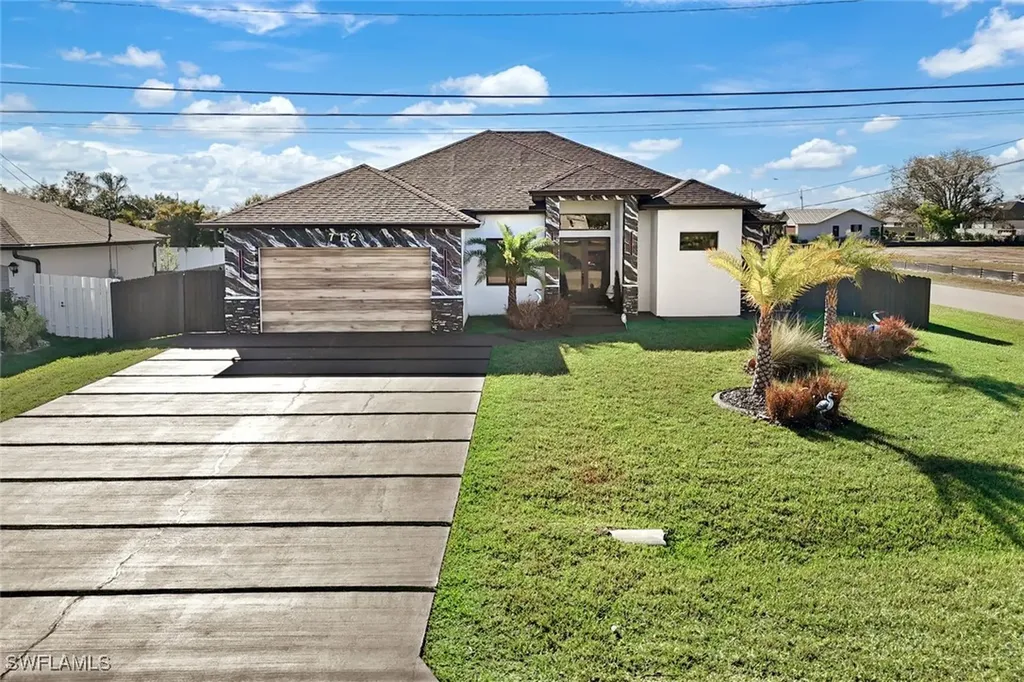 712 NE 2nd Place Cape Coral FL 33909