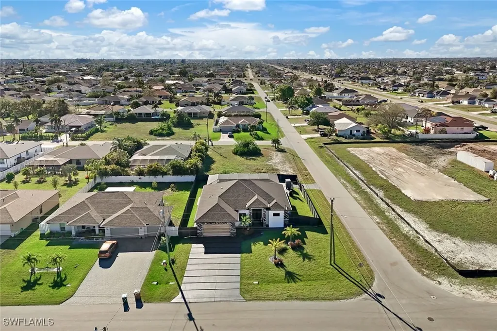 712 NE 2nd Place Cape Coral FL 33909