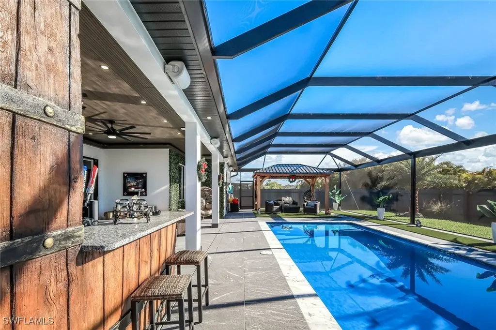 712 NE 2nd Place Cape Coral FL 33909