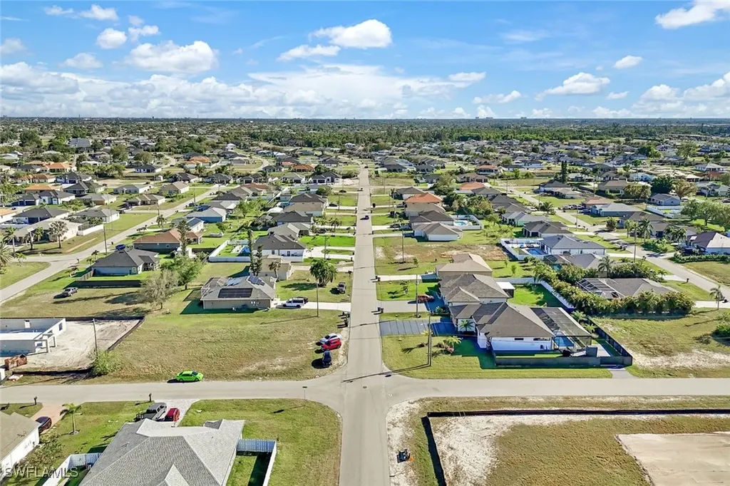 712 NE 2nd Place Cape Coral FL 33909