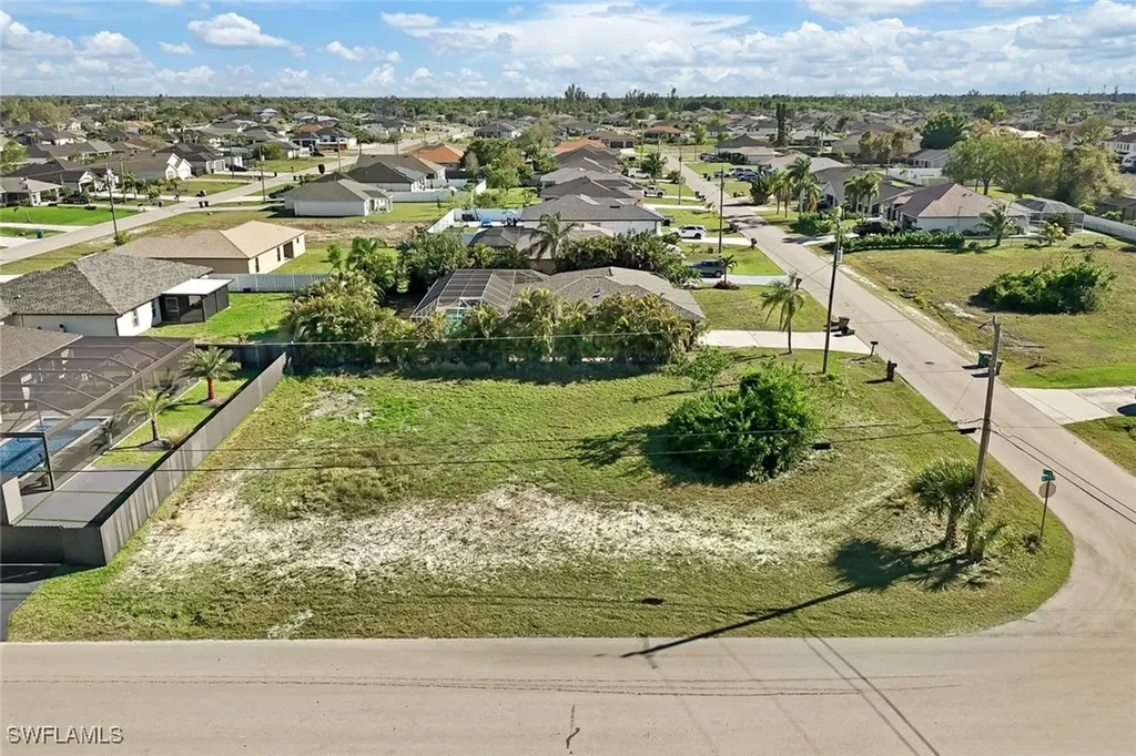 712 NE 2nd Place Cape Coral FL 33909