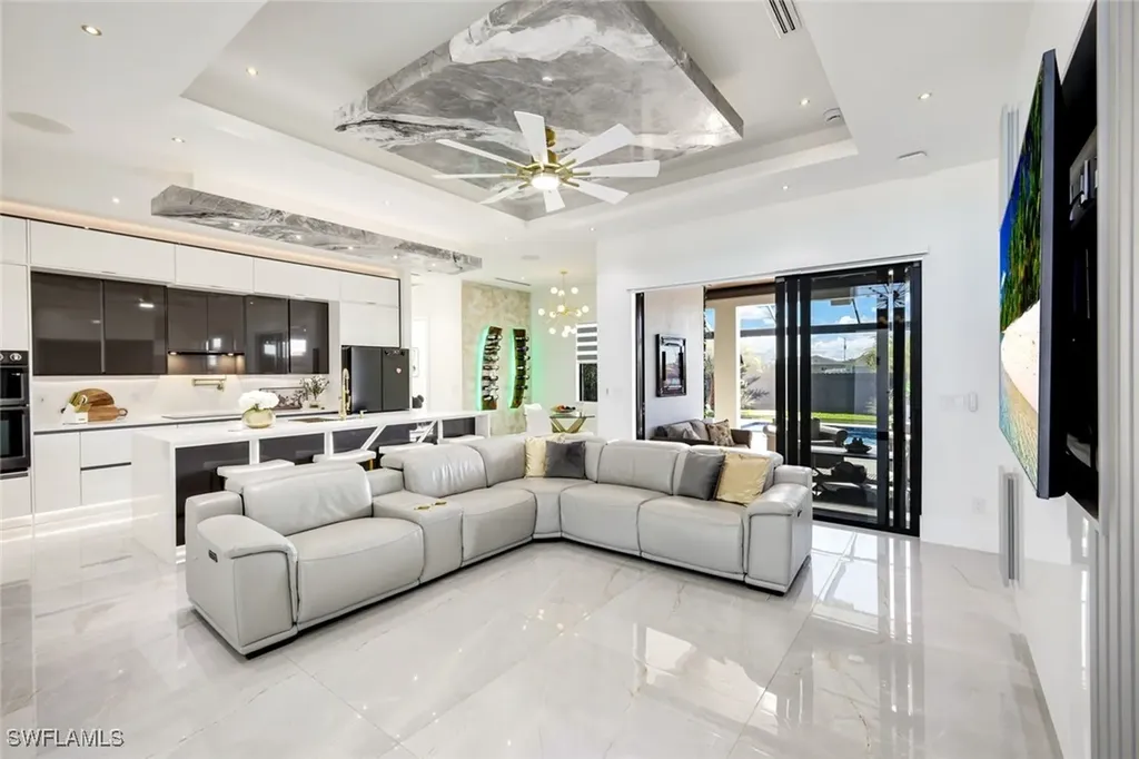 712 NE 2nd Place Cape Coral FL 33909