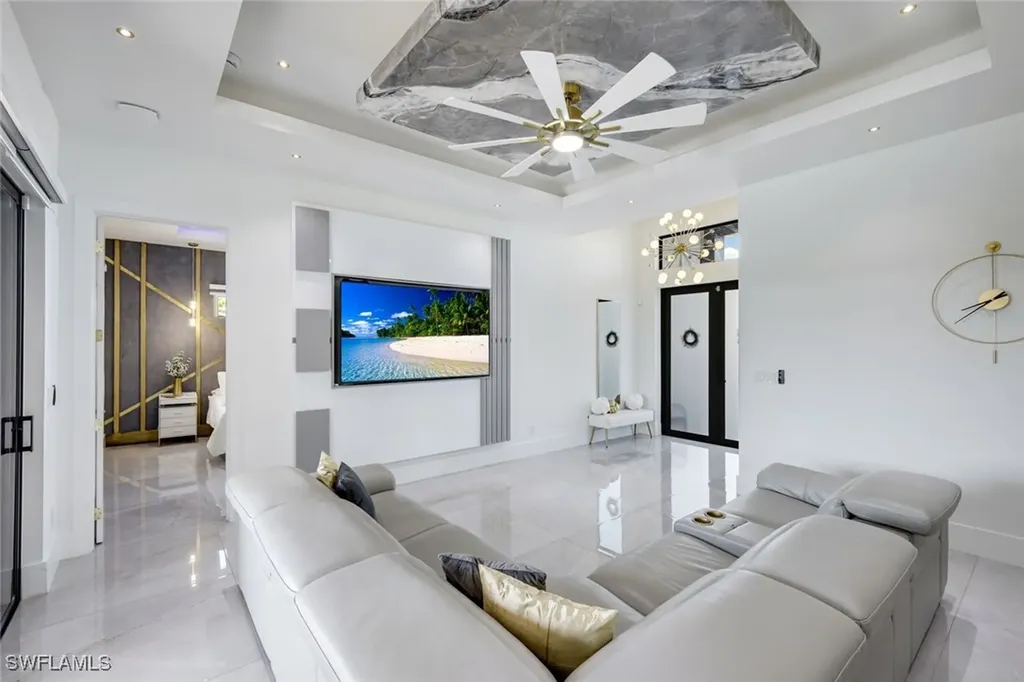 712 NE 2nd Place Cape Coral FL 33909