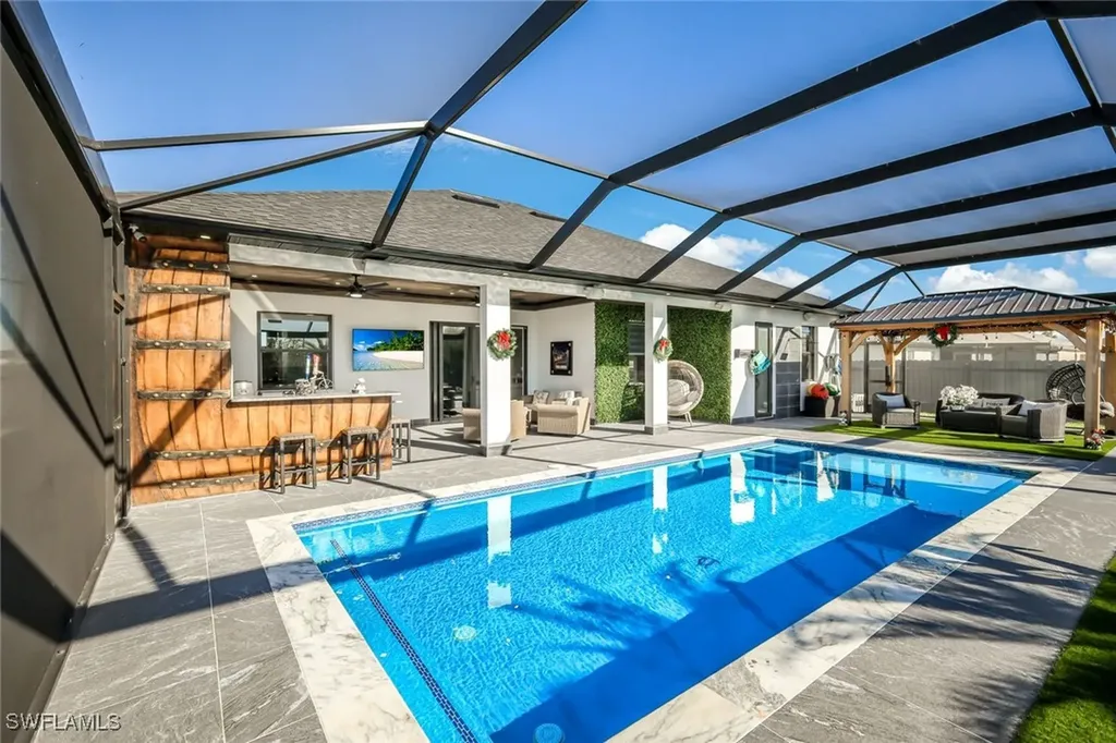 712 NE 2nd Place Cape Coral FL 33909