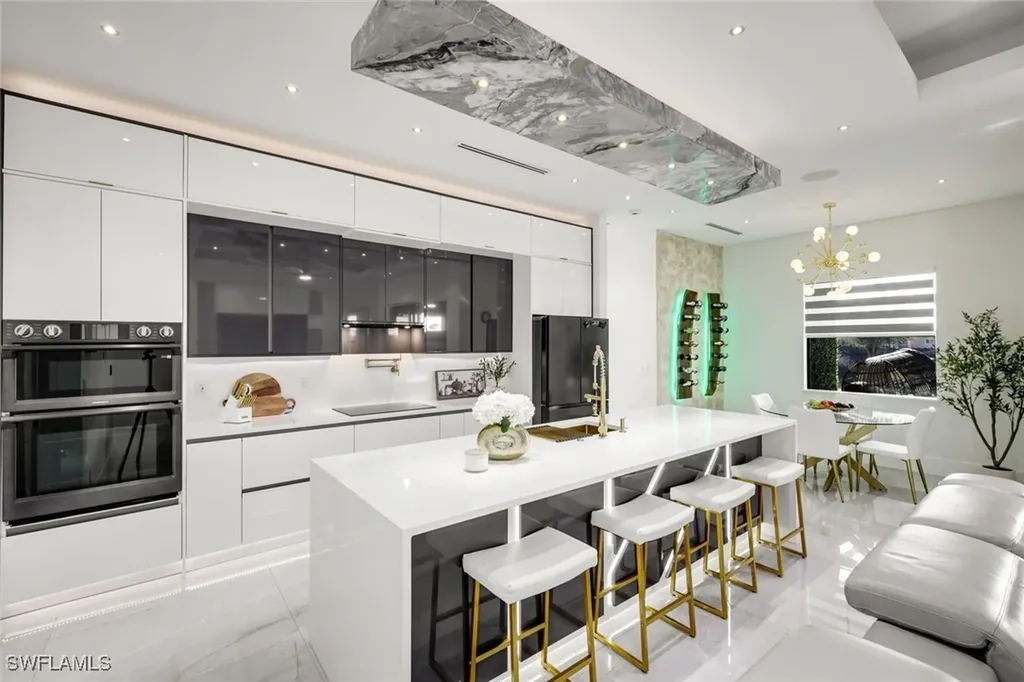 712 NE 2nd Place Cape Coral FL 33909