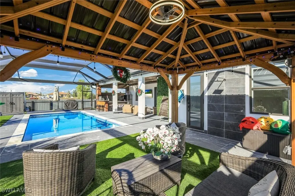 712 NE 2nd Place Cape Coral FL 33909