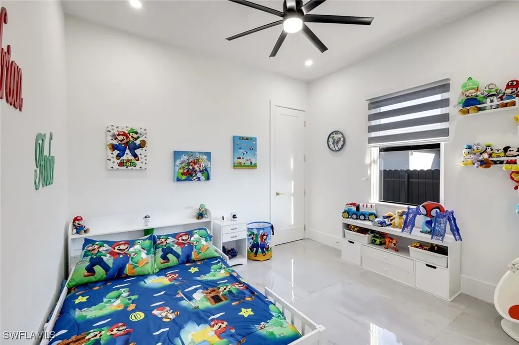 712 NE 2nd Place Cape Coral FL 33909