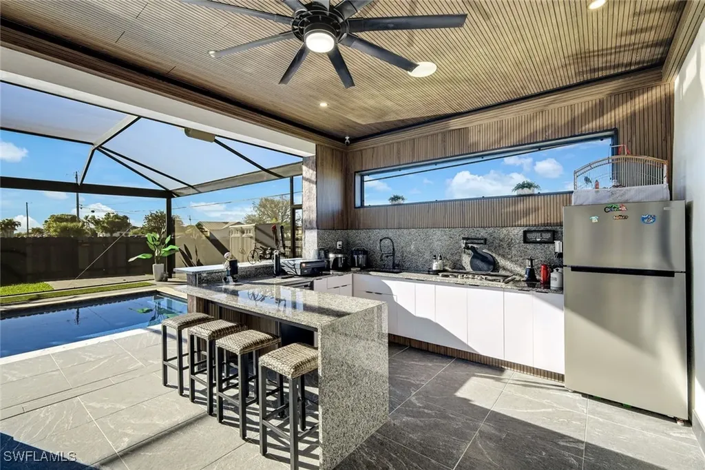 712 NE 2nd Place Cape Coral FL 33909
