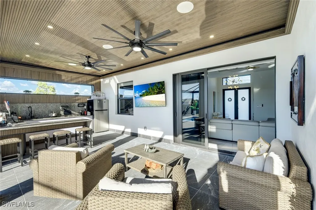 712 NE 2nd Place Cape Coral FL 33909