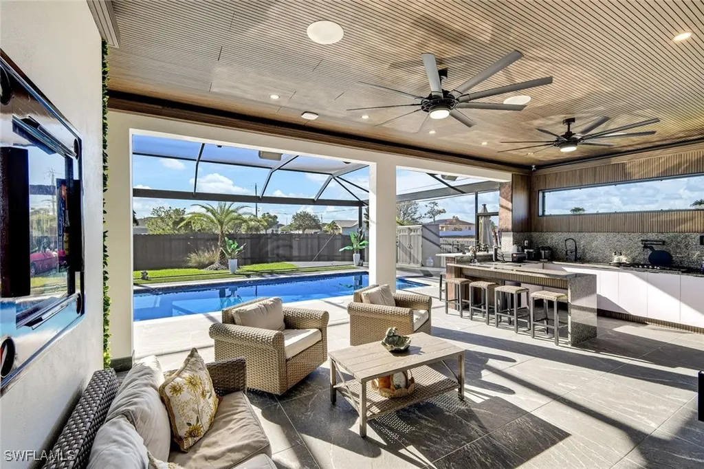 712 NE 2nd Place Cape Coral FL 33909