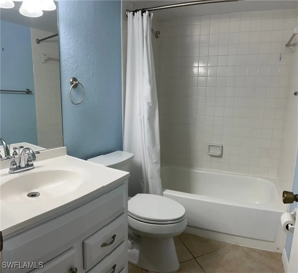 8474 Charter Club Circle Fort Myers FL 33919