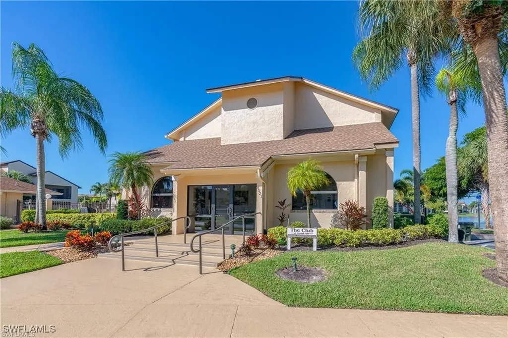8474 Charter Club Circle Fort Myers FL 33919