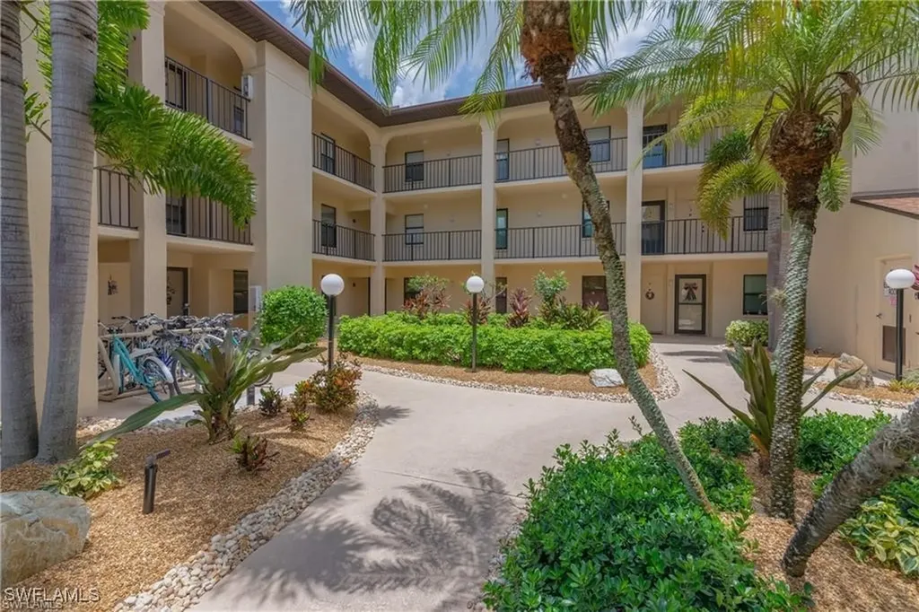 8474 Charter Club Circle Fort Myers FL 33919
