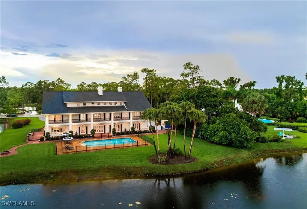 13189 Valewood Drive Naples FL 34119