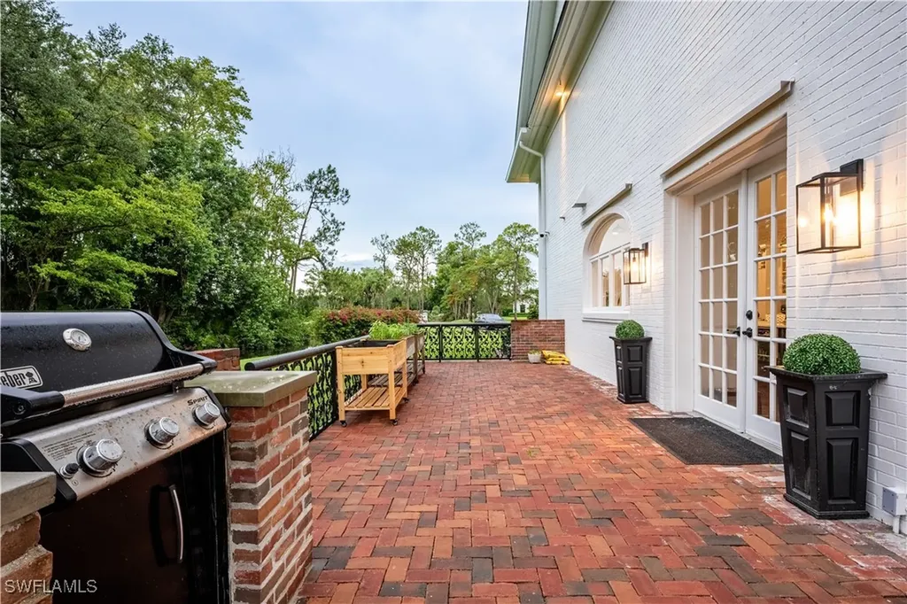13189 Valewood Drive Naples FL 34119