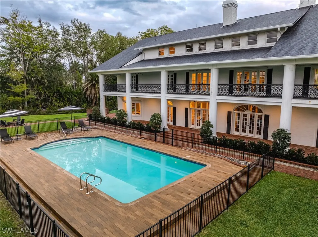 13189 Valewood Drive Naples FL 34119