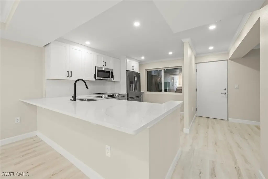 200 Periwinkle Way Sanibel FL 33957