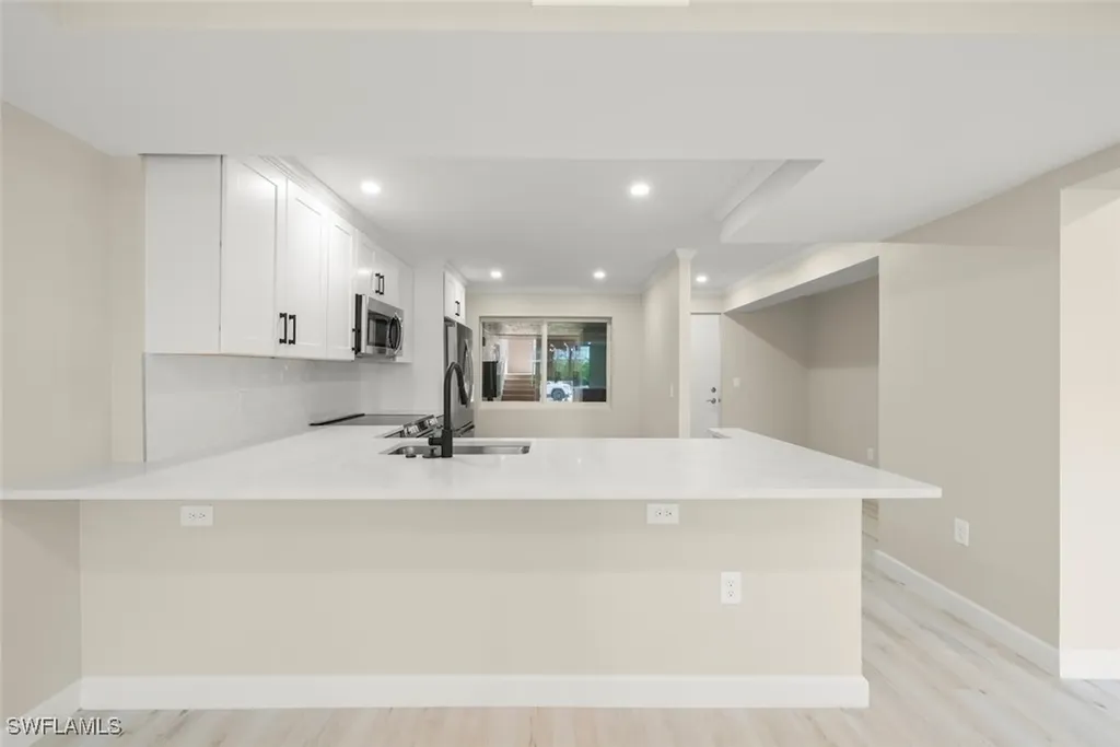 200 Periwinkle Way Sanibel FL 33957