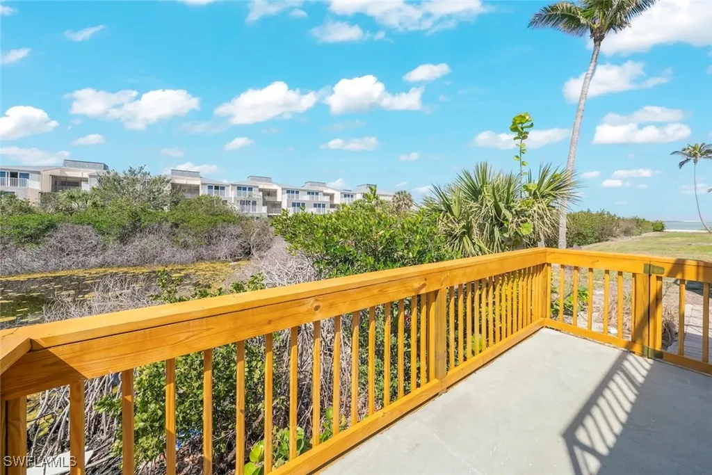 200 Periwinkle Way Sanibel FL 33957