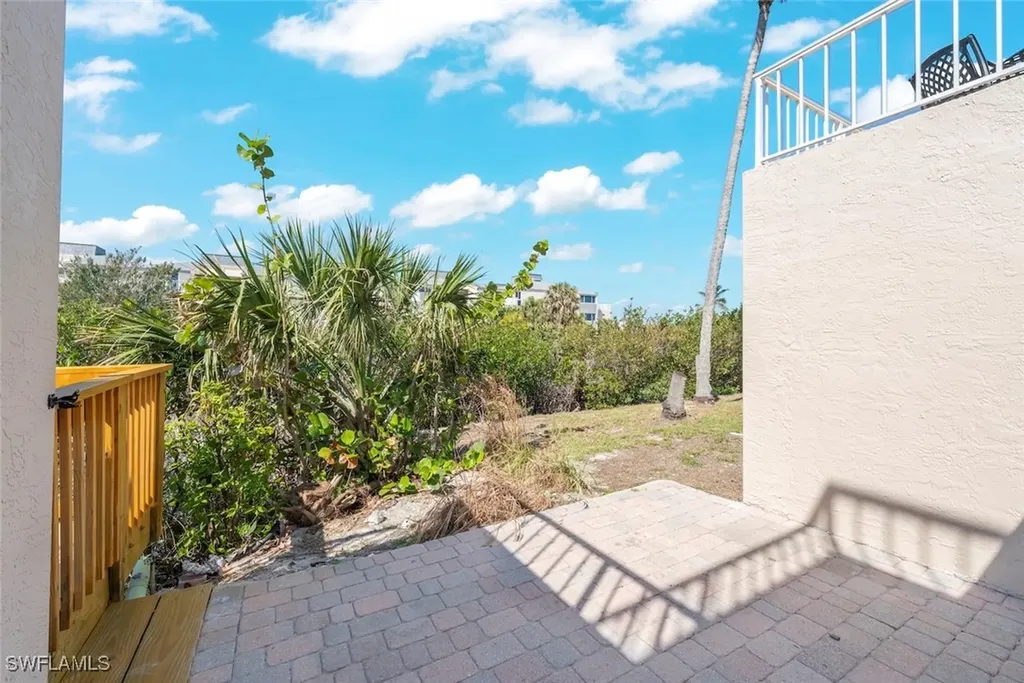 200 Periwinkle Way Sanibel FL 33957