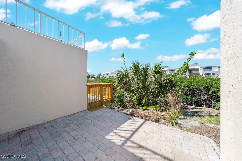 200 Periwinkle Way Sanibel FL 33957