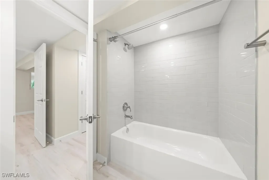 200 Periwinkle Way Sanibel FL 33957