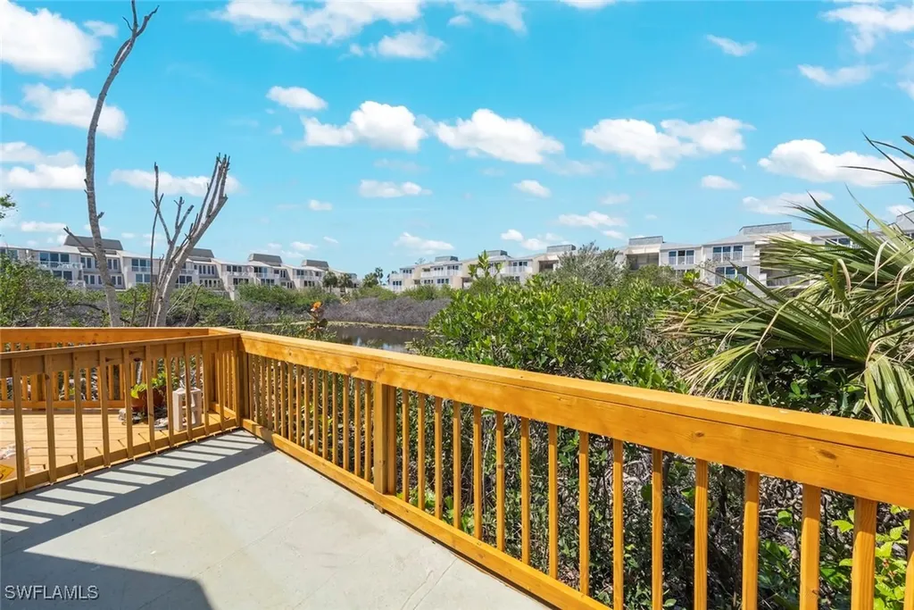 200 Periwinkle Way Sanibel FL 33957