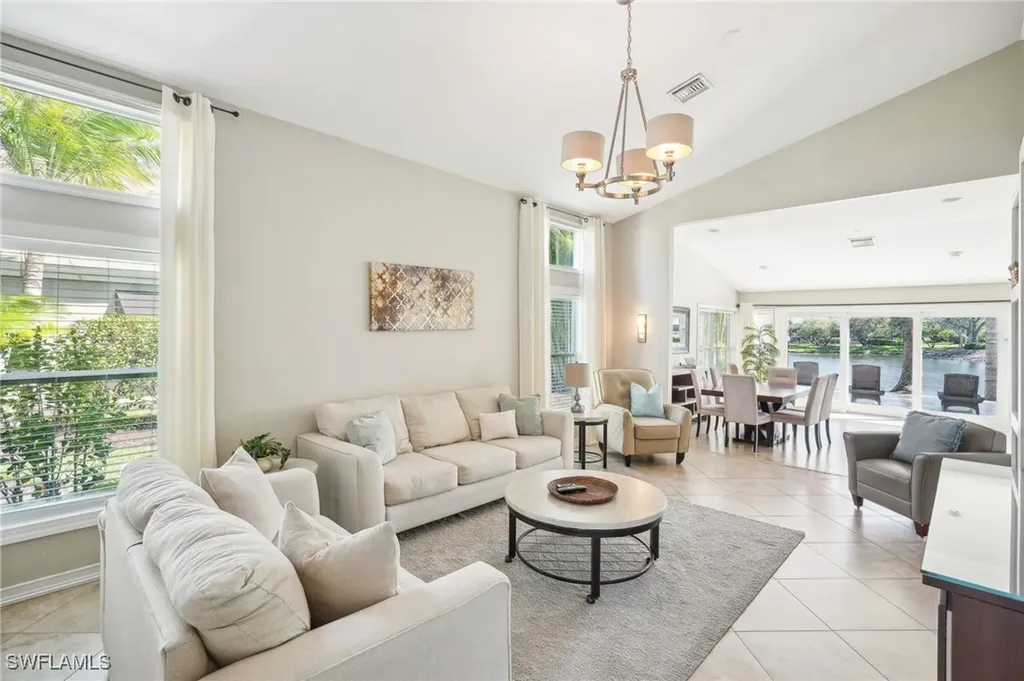 518 Cormorant Cove Naples FL 34113