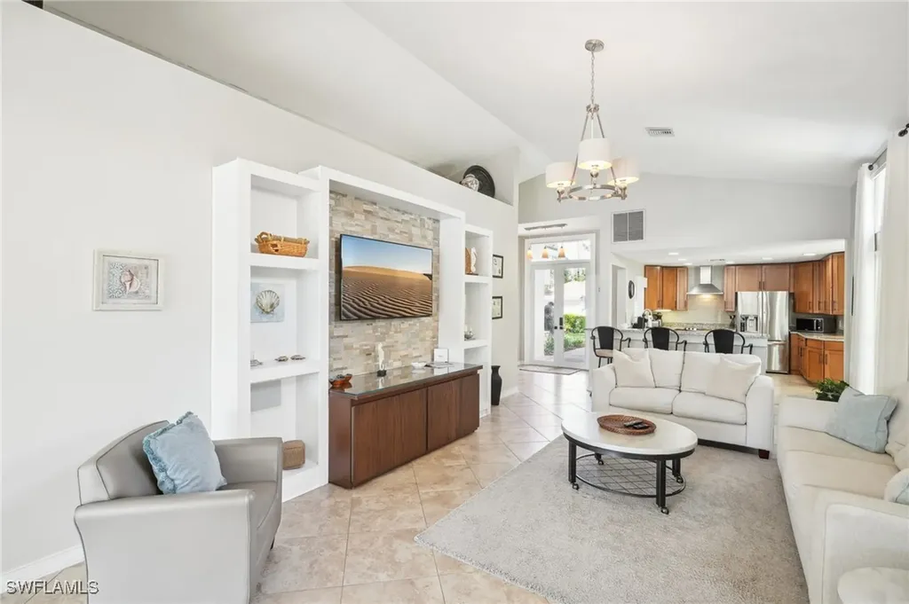 518 Cormorant Cove Naples FL 34113