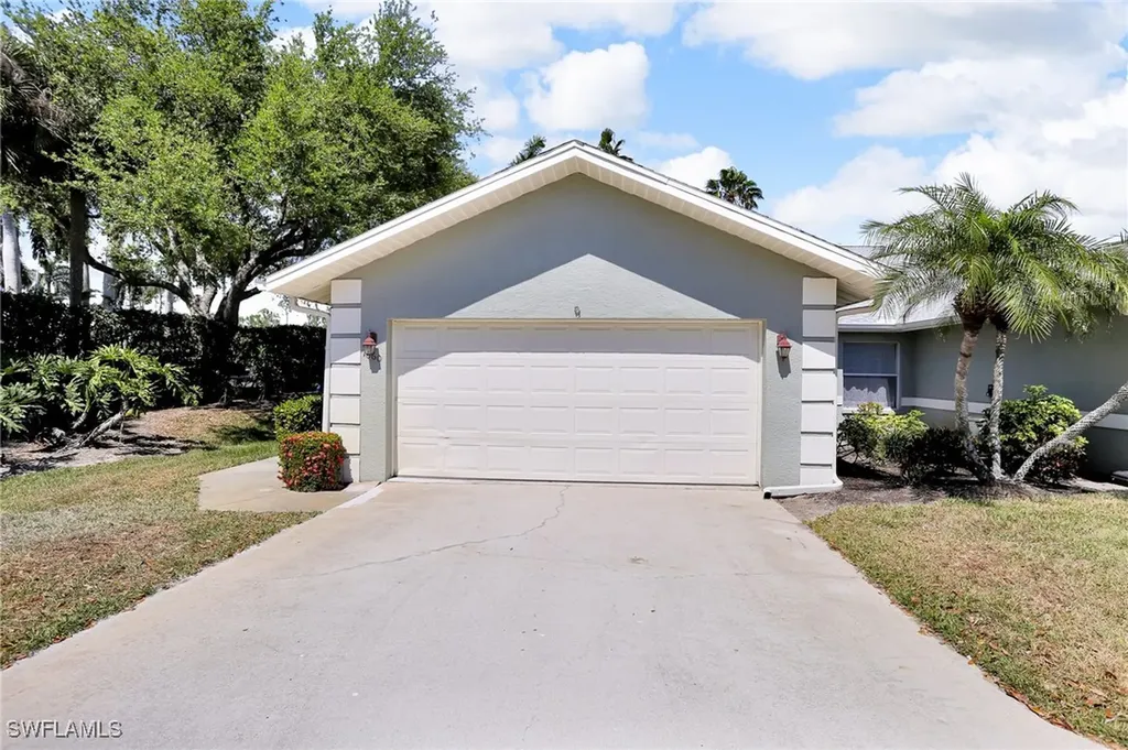 1660 Royal Circle Naples FL 34112