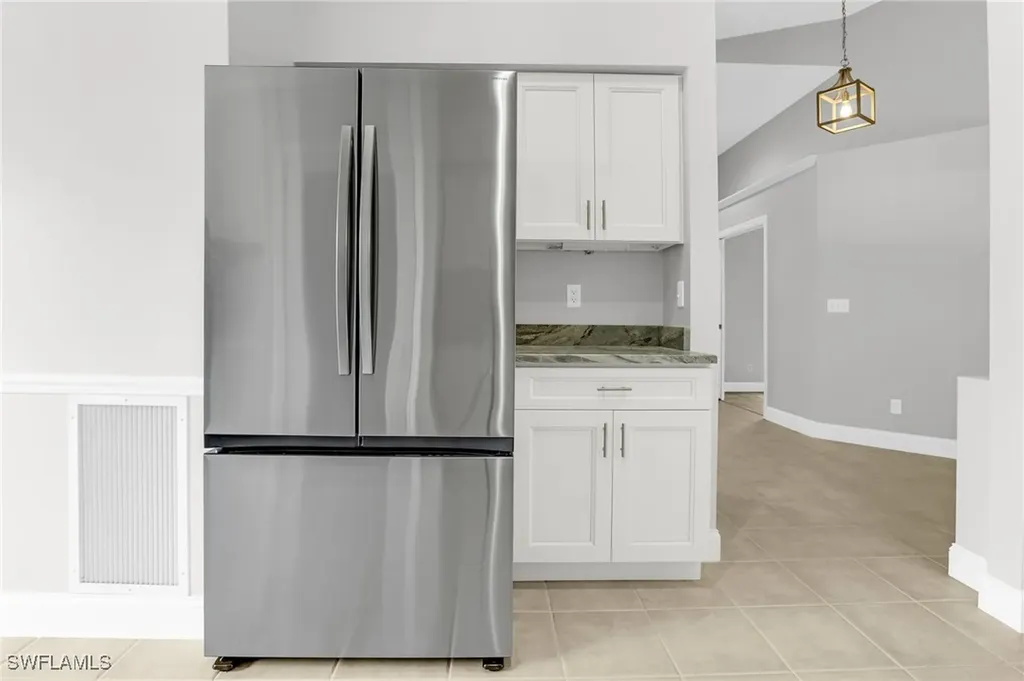 1660 Royal Circle Naples FL 34112