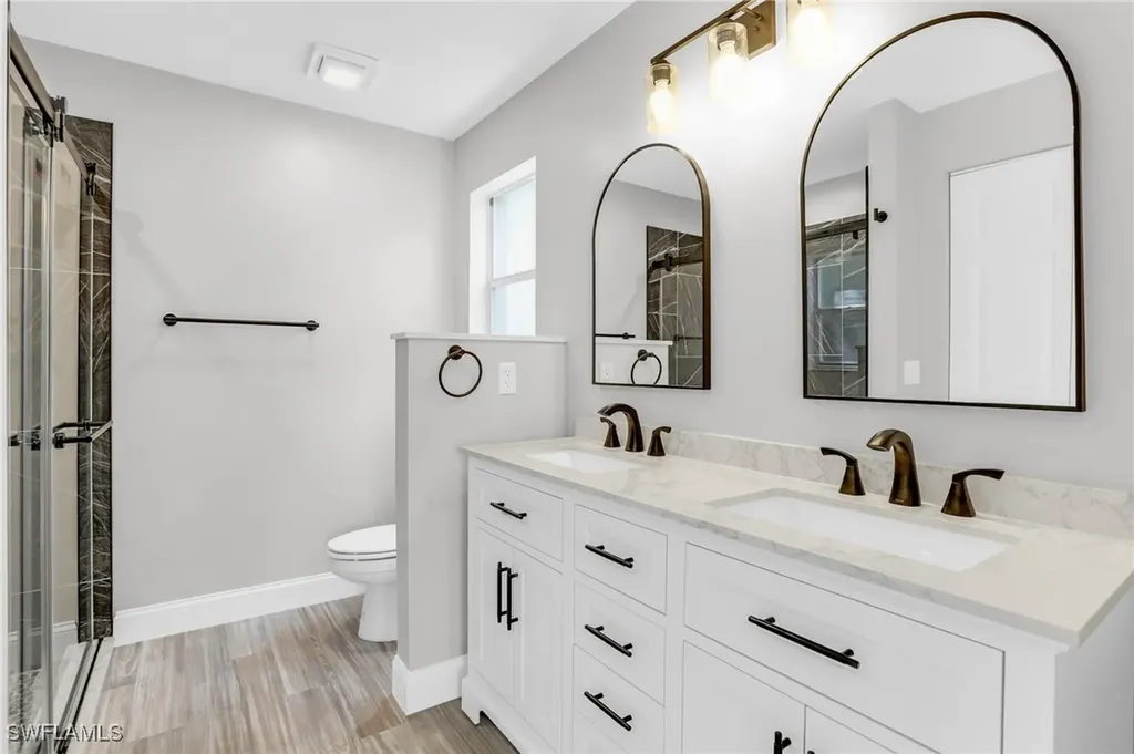 1660 Royal Circle Naples FL 34112