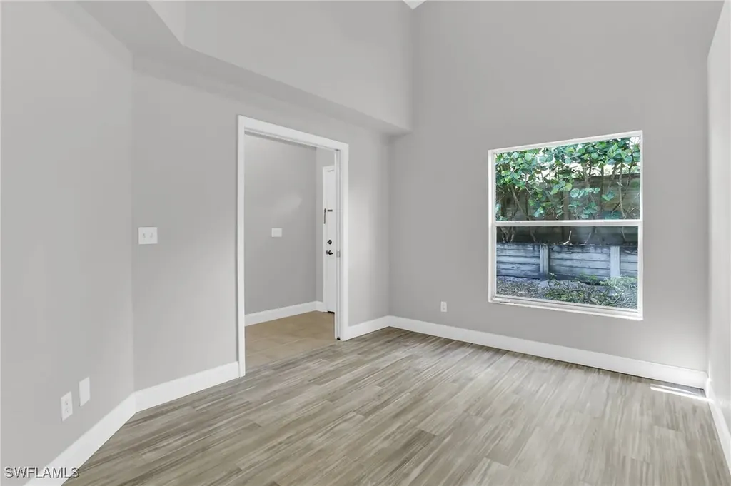 1660 Royal Circle Naples FL 34112