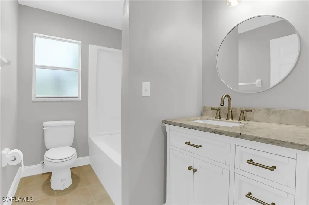 1660 Royal Circle Naples FL 34112